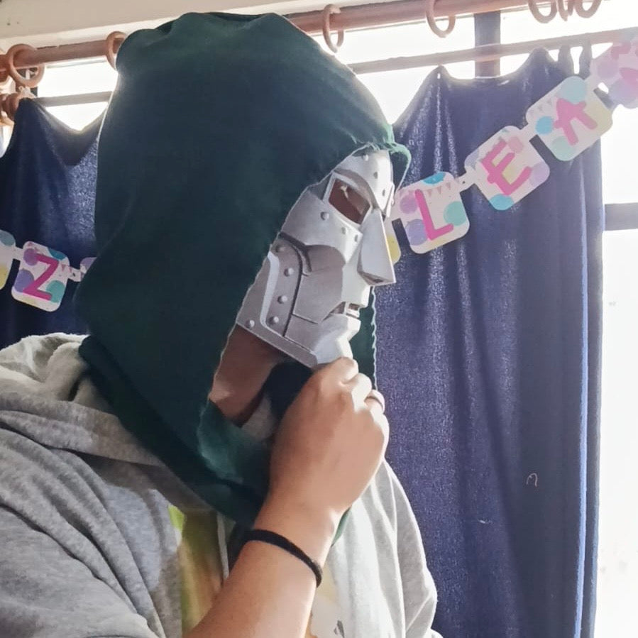 Mascara de Doom con Capucha